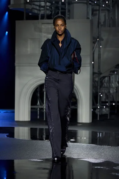 Look 11